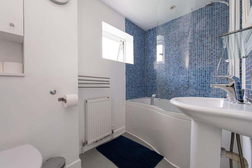 Lovely 2-Bed 15 Minutes To Central 런던 외부 사진