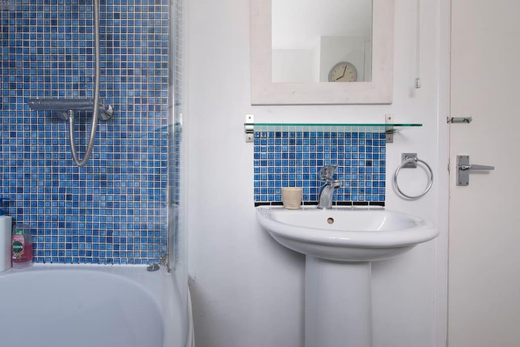Lovely 2-Bed 15 Minutes To Central 런던 외부 사진