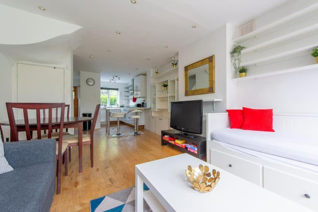 Lovely 2-Bed 15 Minutes To Central 런던 외부 사진